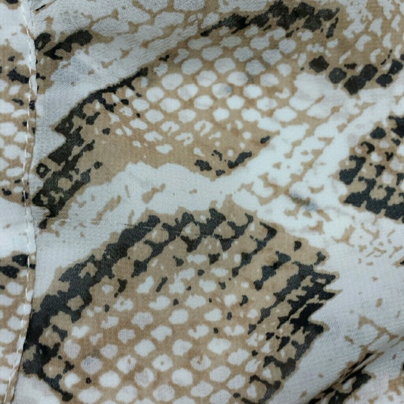 A.N.A. A New Approach Snake Skin V Neck Blouse XL - Picture 8 of 8